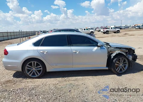 2017 Volkswagen Passat 1.8T R-Line из США, поврежденный, VIN 1VWDT7A39HC044449